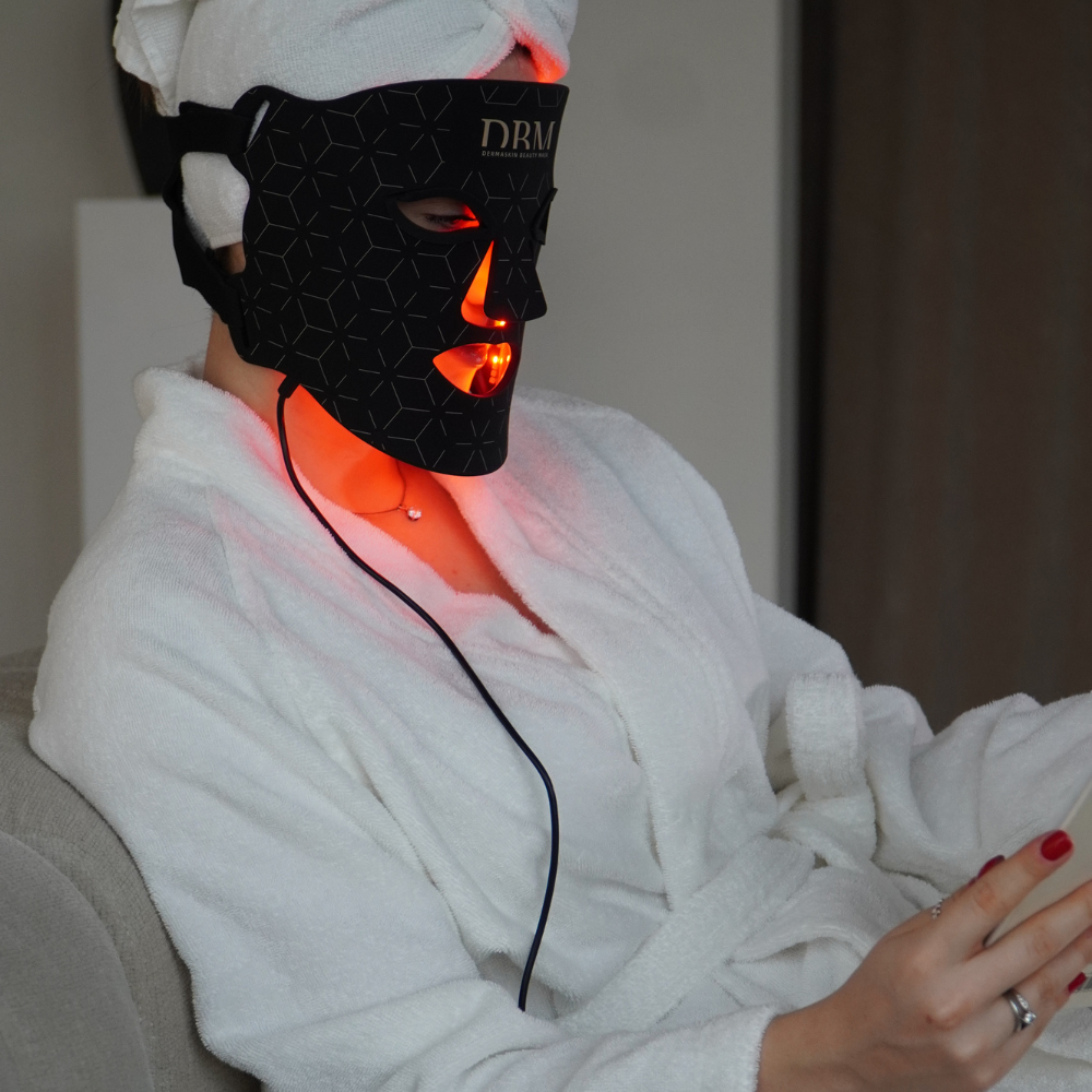 Medizinisch inspirierte Lichttherapie für sichtbar glatte & reine Haut!