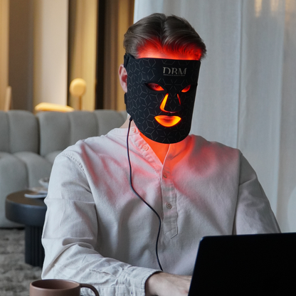 Medizinisch inspirierte Lichttherapie für sichtbar glatte & reine Haut!