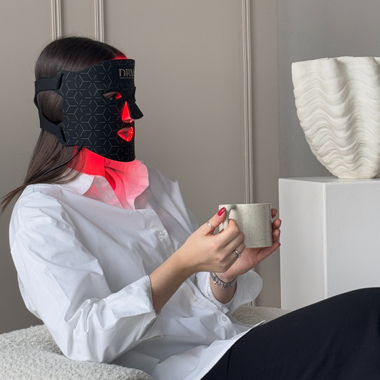 Medizinisch inspirierte Lichttherapie für sichtbar glatte & reine Haut!